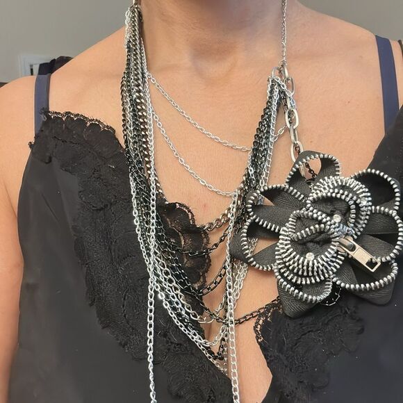 ALI KHAN NY ZIPPER FLOWER 11 chain Statement Necklace black silver tone - Picture 1 of 5